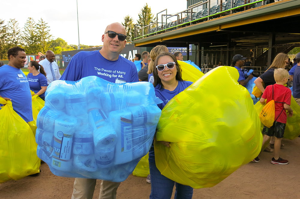 MGE Chairman, President and CEO Jeff Keebler and United Way of Dane County President and CEO Renee Moe help volunteers pack paper product packs for distribution to community organizations at the United Way 2022 campaign kickoff.